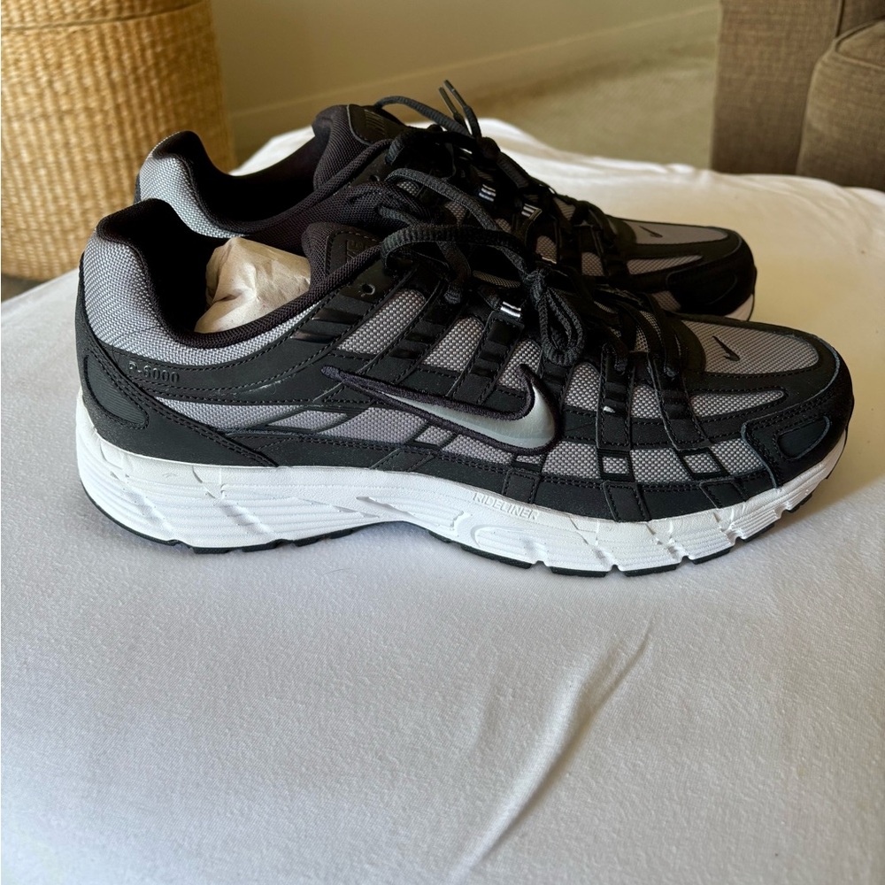Nike Black and Gray Athletic Shoes - Picture 5 of 10
